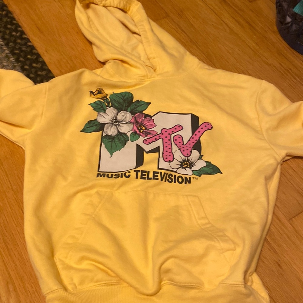 So comfy and cute mtv hoodie